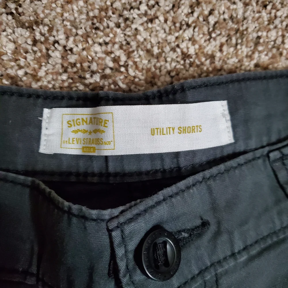 Signature Levi’s Cargo Shorts Men’s Size‎ 30 Gray 20.5” Length